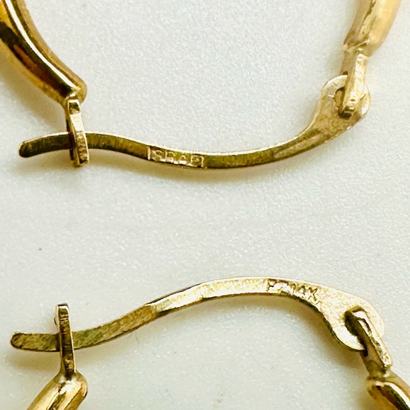 Vintage 14 KT Gold Small Hoop Earrings - Picture 10 of 13